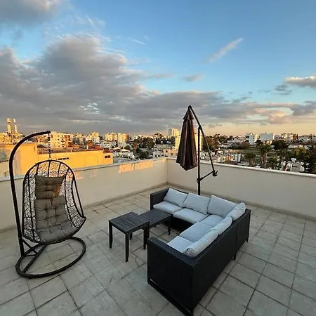 Palm View With Private Rooftop Apartament