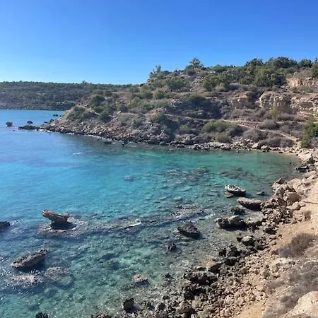 Palm View With Private Rooftop Apartament Larnaca