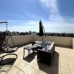 Charming Boho Retreat - 2br - Walk2beach - ラルナカ