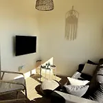 Charming Boho Retreat - 2br - Walk2beach - * ラルナカ