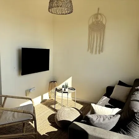 Charming Boho Retreat - 2br - Walk2beach - * 라르나카